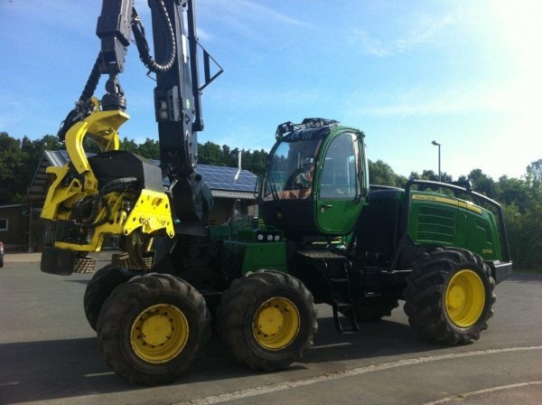 Харвестер John Deere 1270E 2008 г